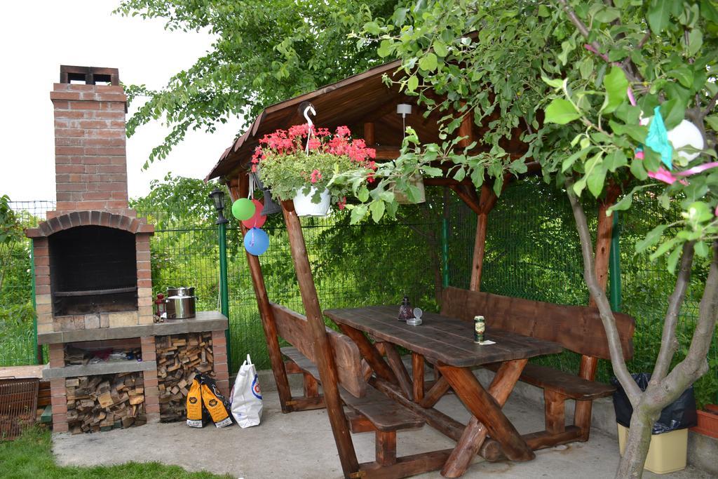 Happy Place - Casuta Galbena Domnesti  Exterior photo